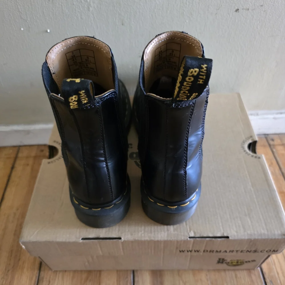 Dr. Martens Smooth Leather Chelsea Boots - Picture 3 of 3